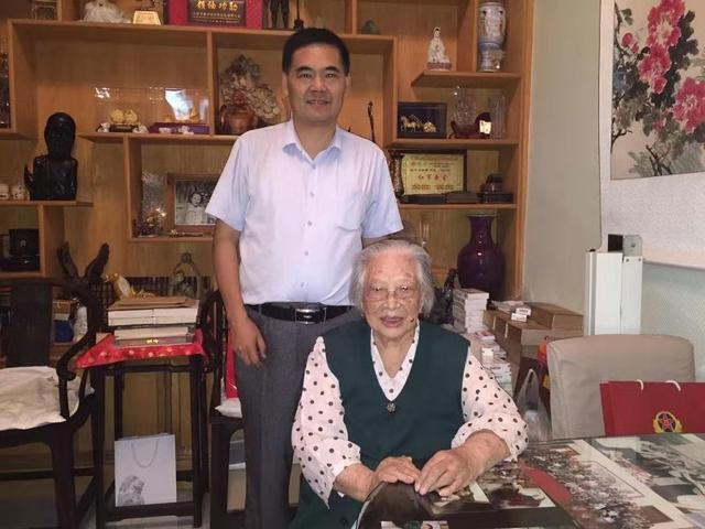 "旗帜哥"邵建波入选阿里巴巴"正能量合伙人"