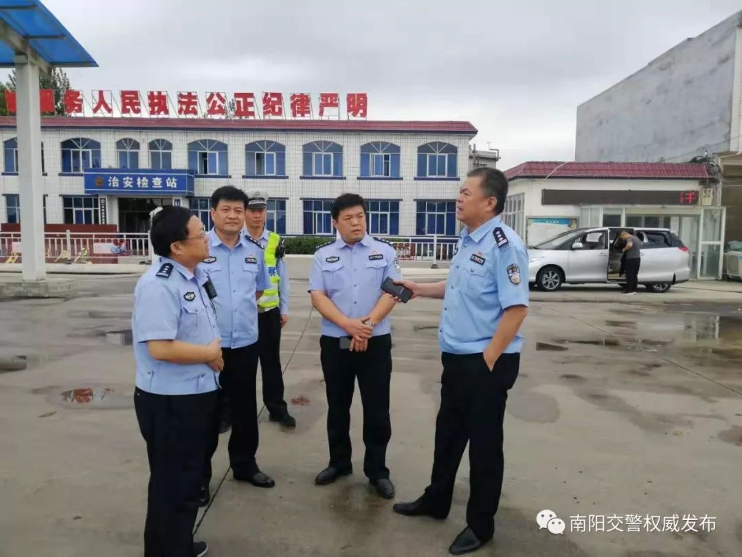 南阳市公安局党委委员,交通管理支队支队长崔春晖深入方城督导检查