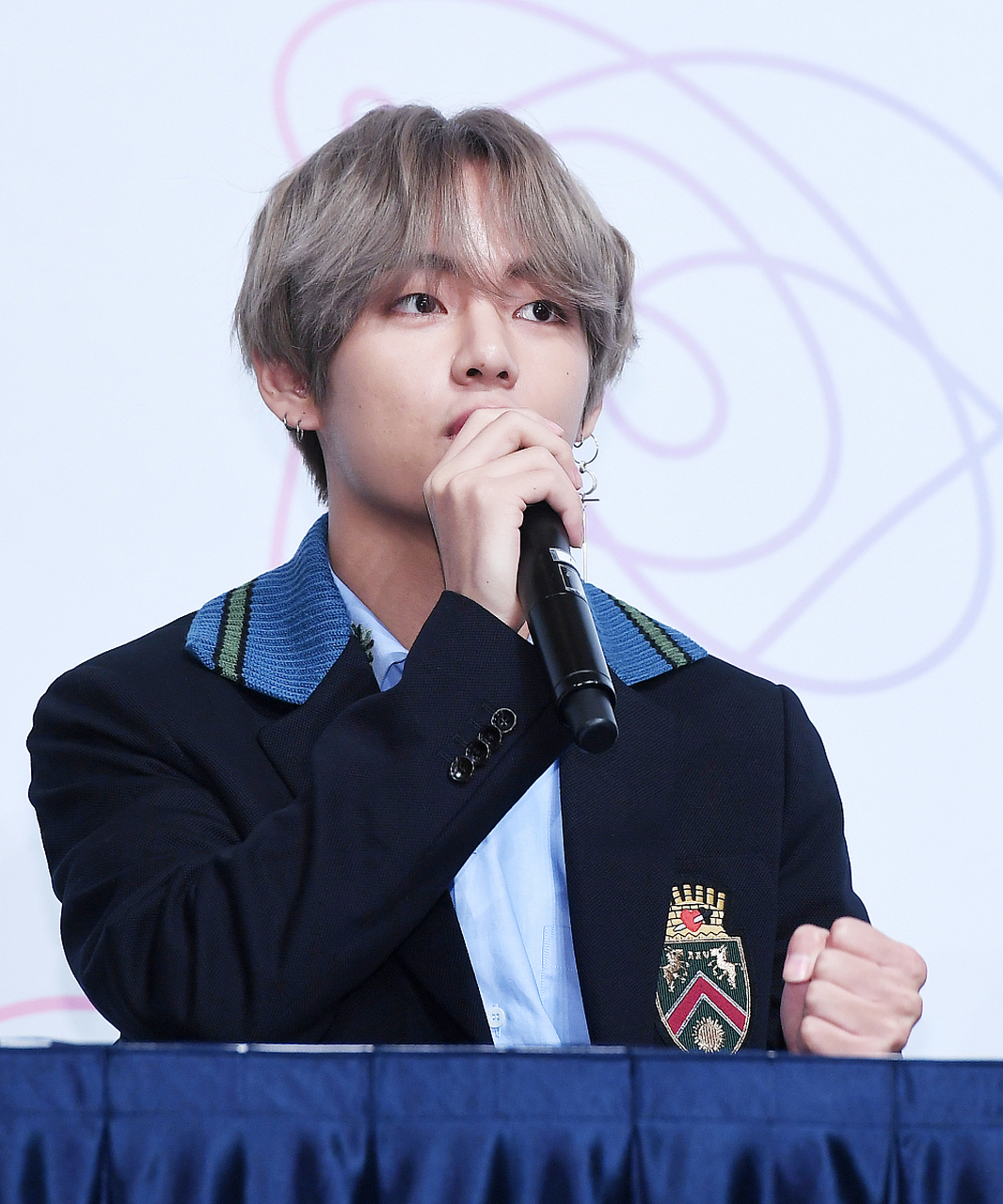 防弹少年团金泰亨和blackpink jennie的恋情传得沸沸扬扬.