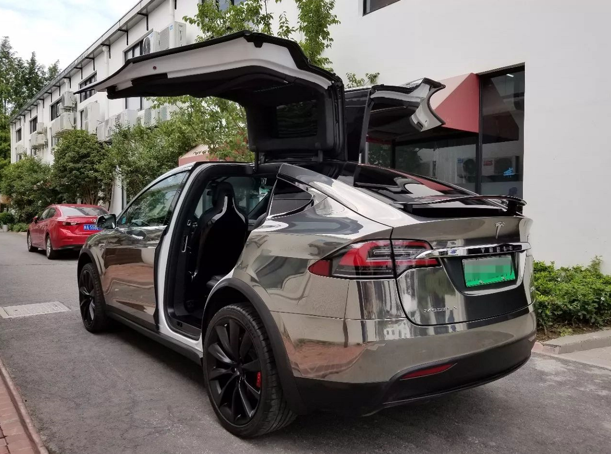 大鹏展翅特斯拉model x p90d,百公里加速4.85秒的大型suv!