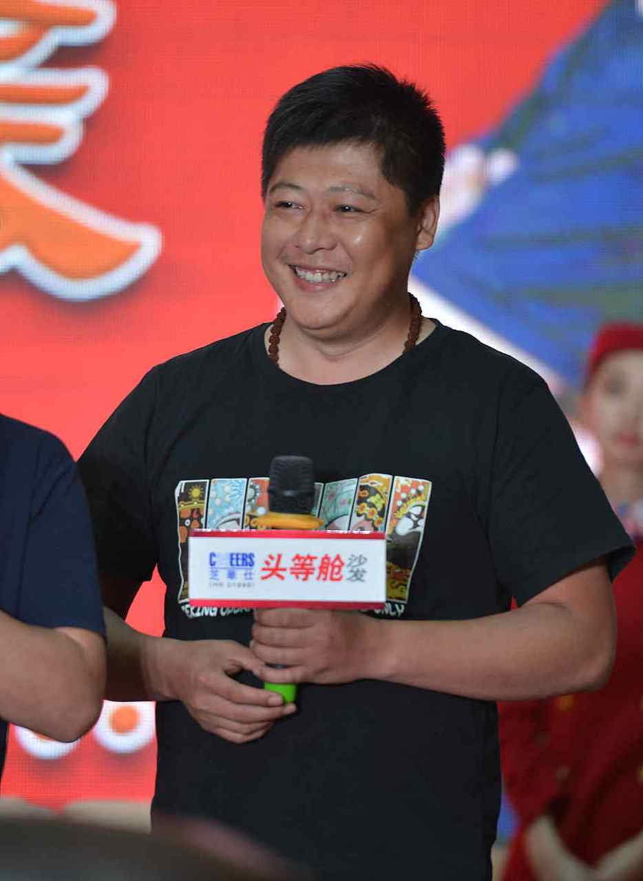 2016年,"东北扛把子"赵本山的爱徒贺树峰,驾车回小区时,因没有停车位