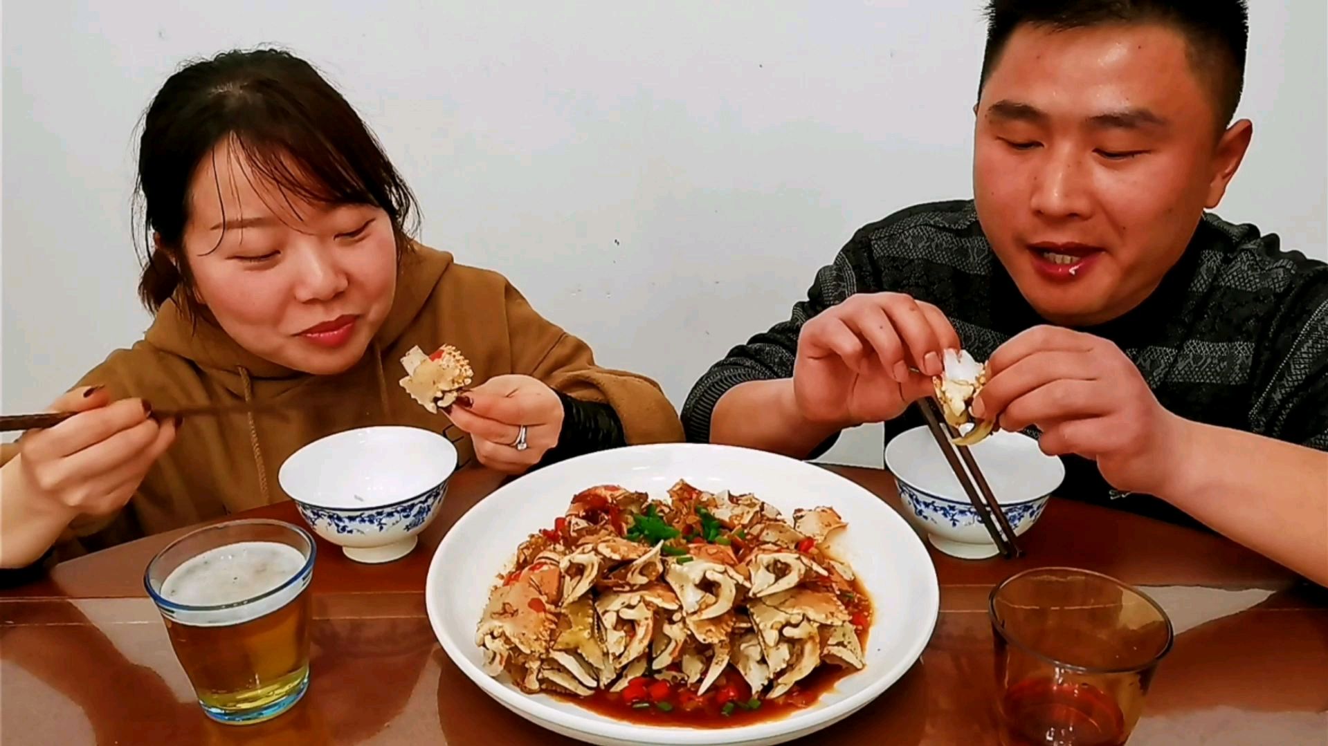 两斤70,做个香辣蟹脚,肉汁鲜美,吃得吱吱响,饭店大厨都比不上