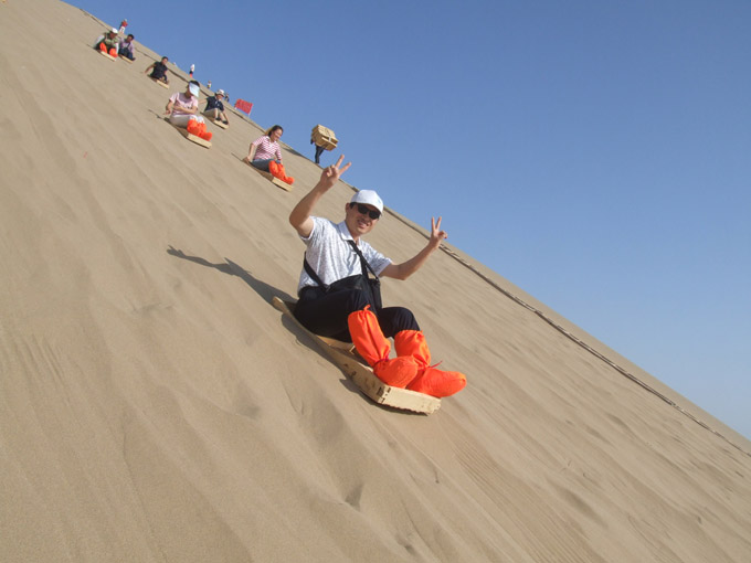 坐标:内蒙古鄂尔多斯境内库布其沙漠东端 响沙湾景区内有东西500米长