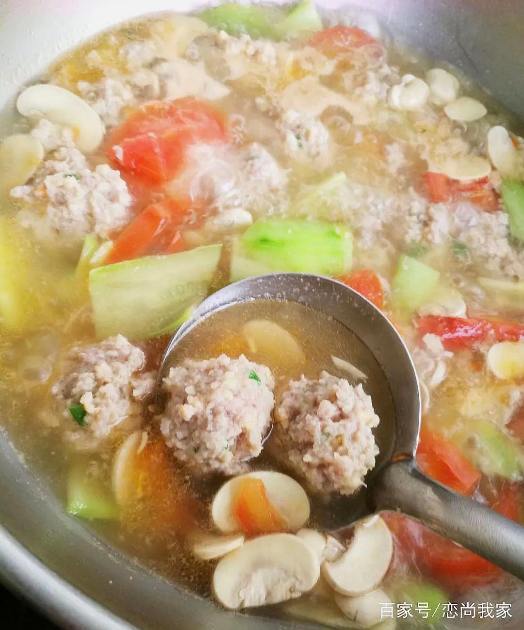 春天最适合做个三鲜肉丸汤,开胃又营养,注意这三点肉丸嫩滑好吃