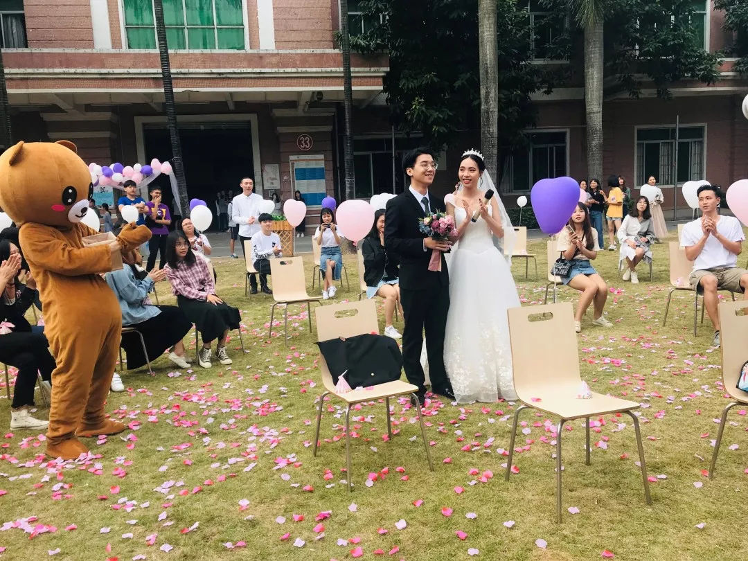 廣州涉外學院的大學生結婚?