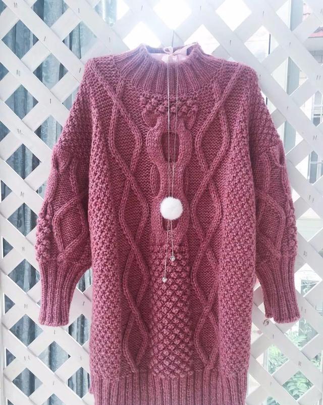 藏肉显瘦!四天搞定的粗针织女士棒针麻花大毛衣(附教程)