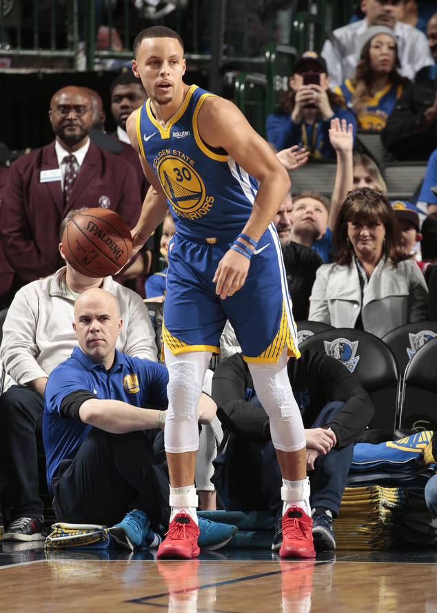 独行侠vs勇士鞋报-全红c6助库里11记三分 19岁东契奇定制pg77