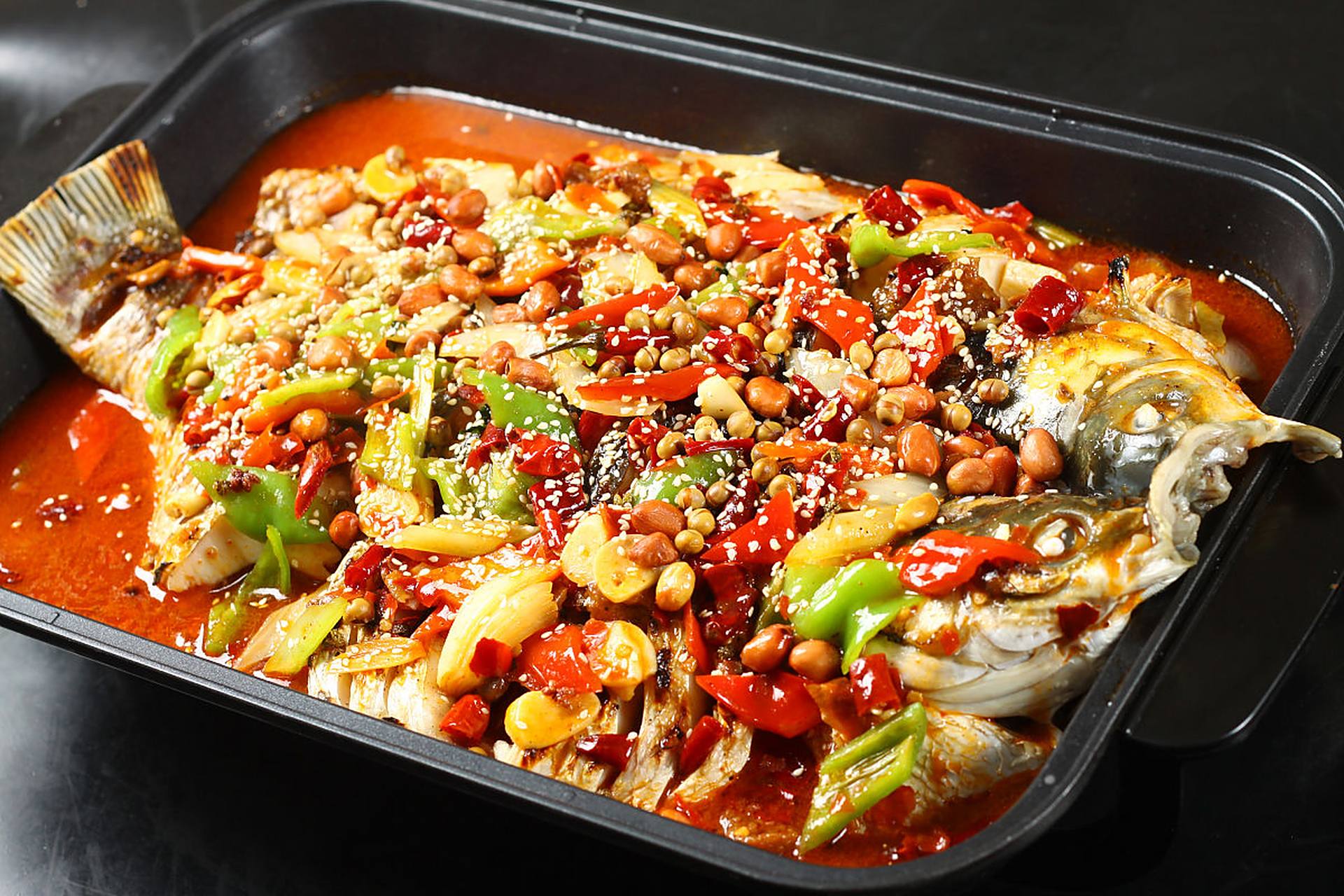 山城冬日碎片记:重庆麻辣烤鱼——你敢尝试的味蕾挑战!