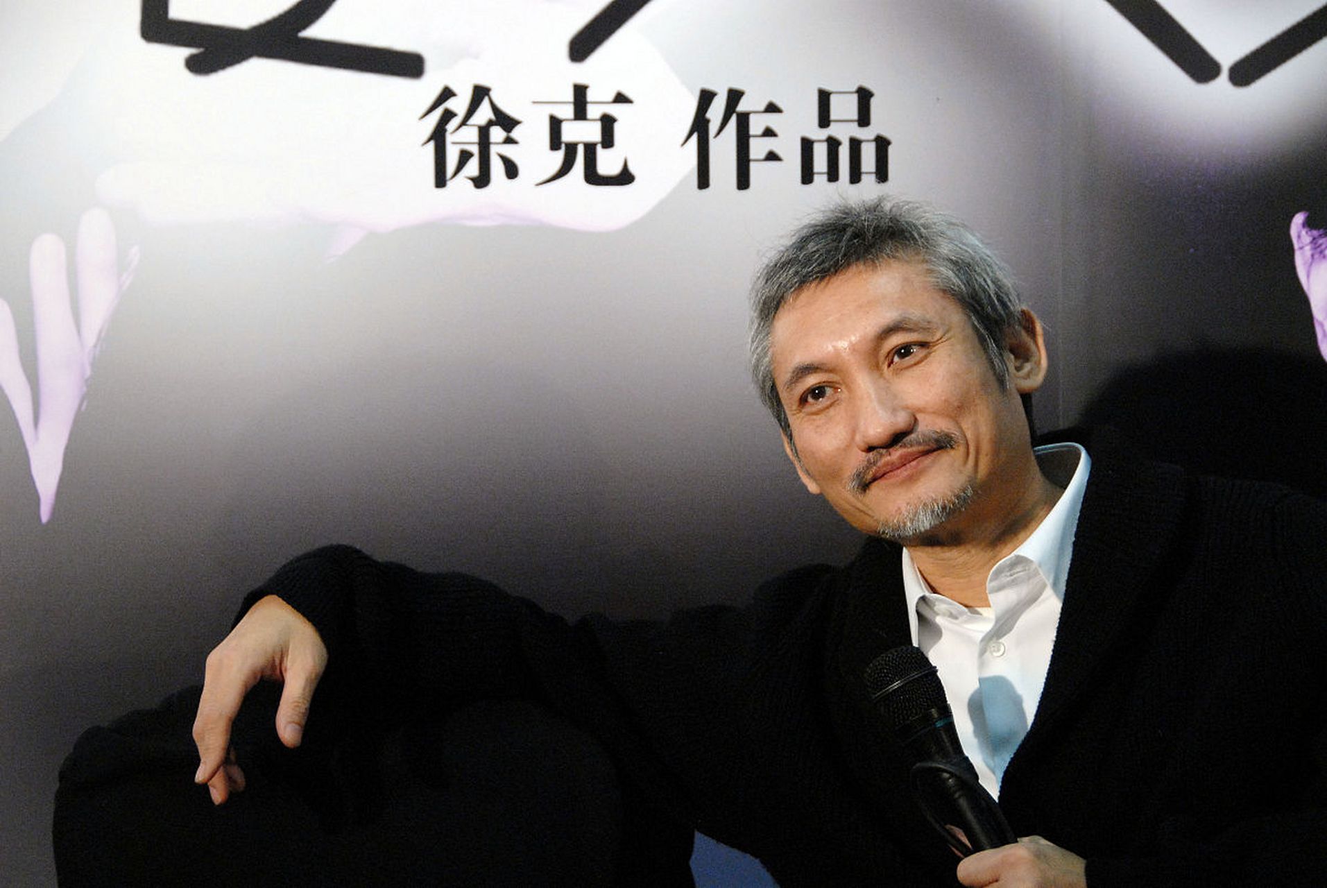 近日,娱乐记者爆料,著名导演徐克与小30岁的女友乐乐手牵手逛街,女友