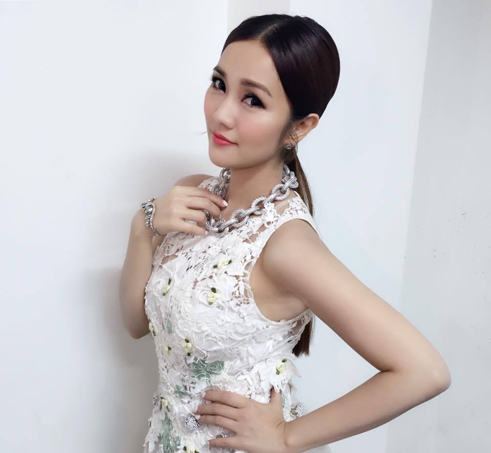 "草根天后"谢安琪,清新脱俗,秀色可餐的性感美人!