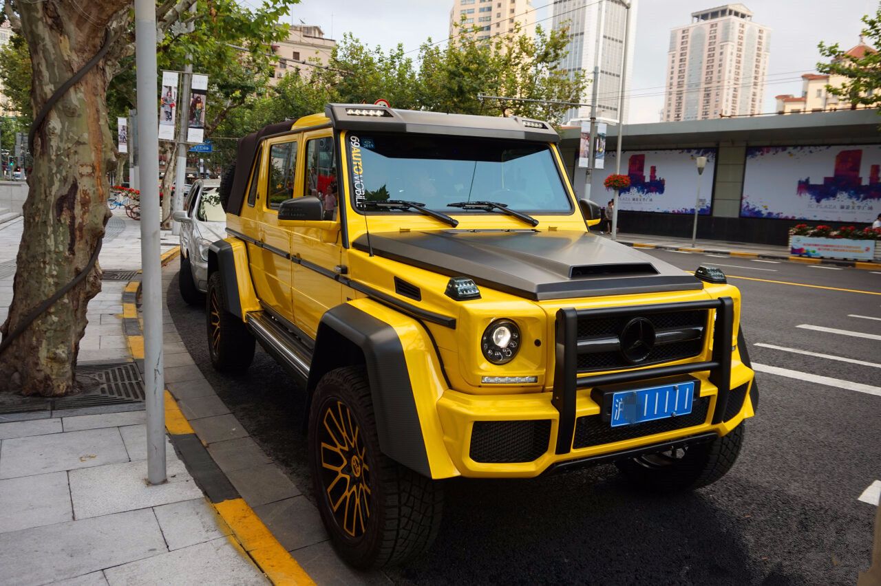 中国首台挂牌迈巴赫g650,1890万,五连号车牌说明身份