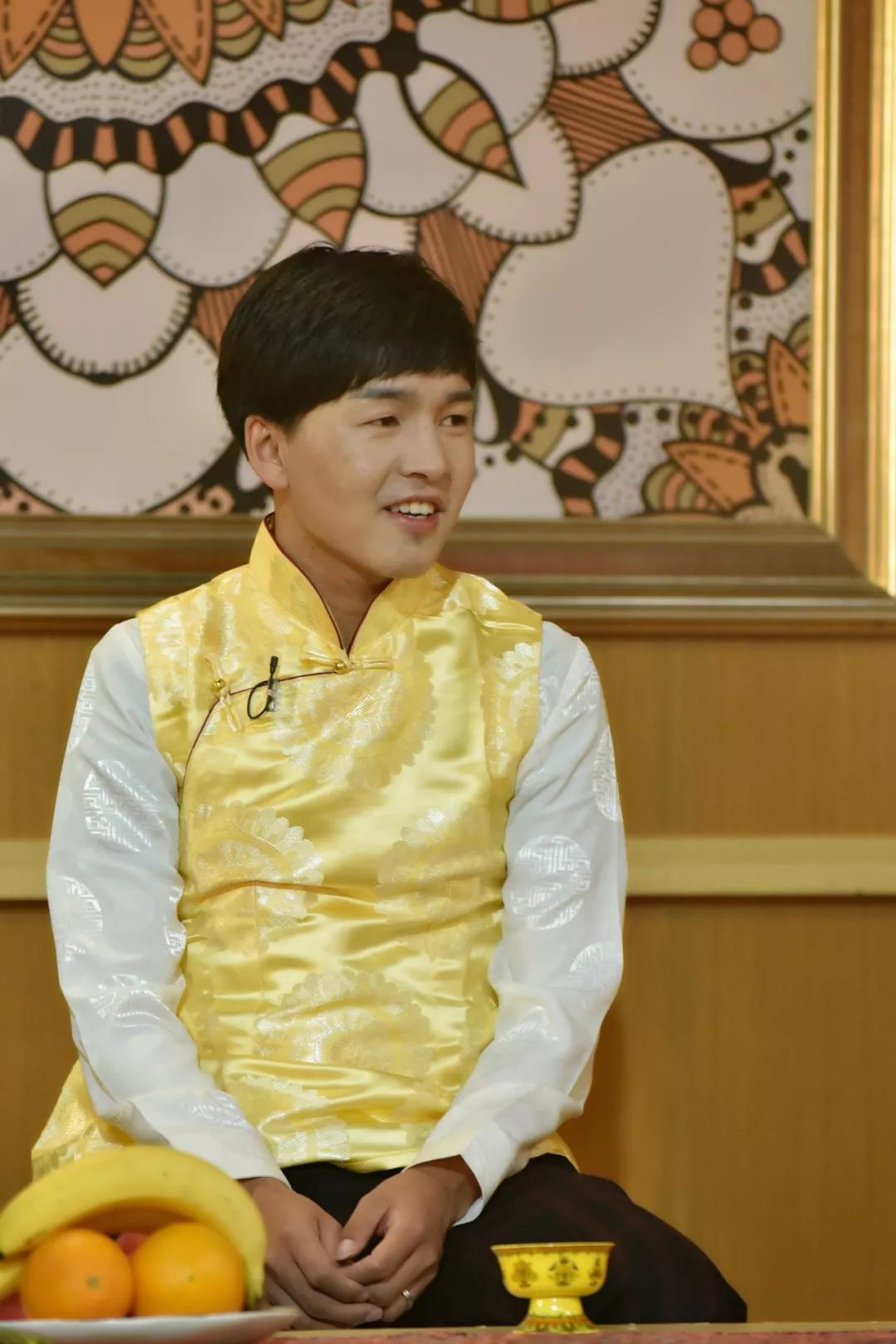 奶奶是音乐的启蒙老师 旦增尼玛透露 每次家里的聚会 都会从年长到年