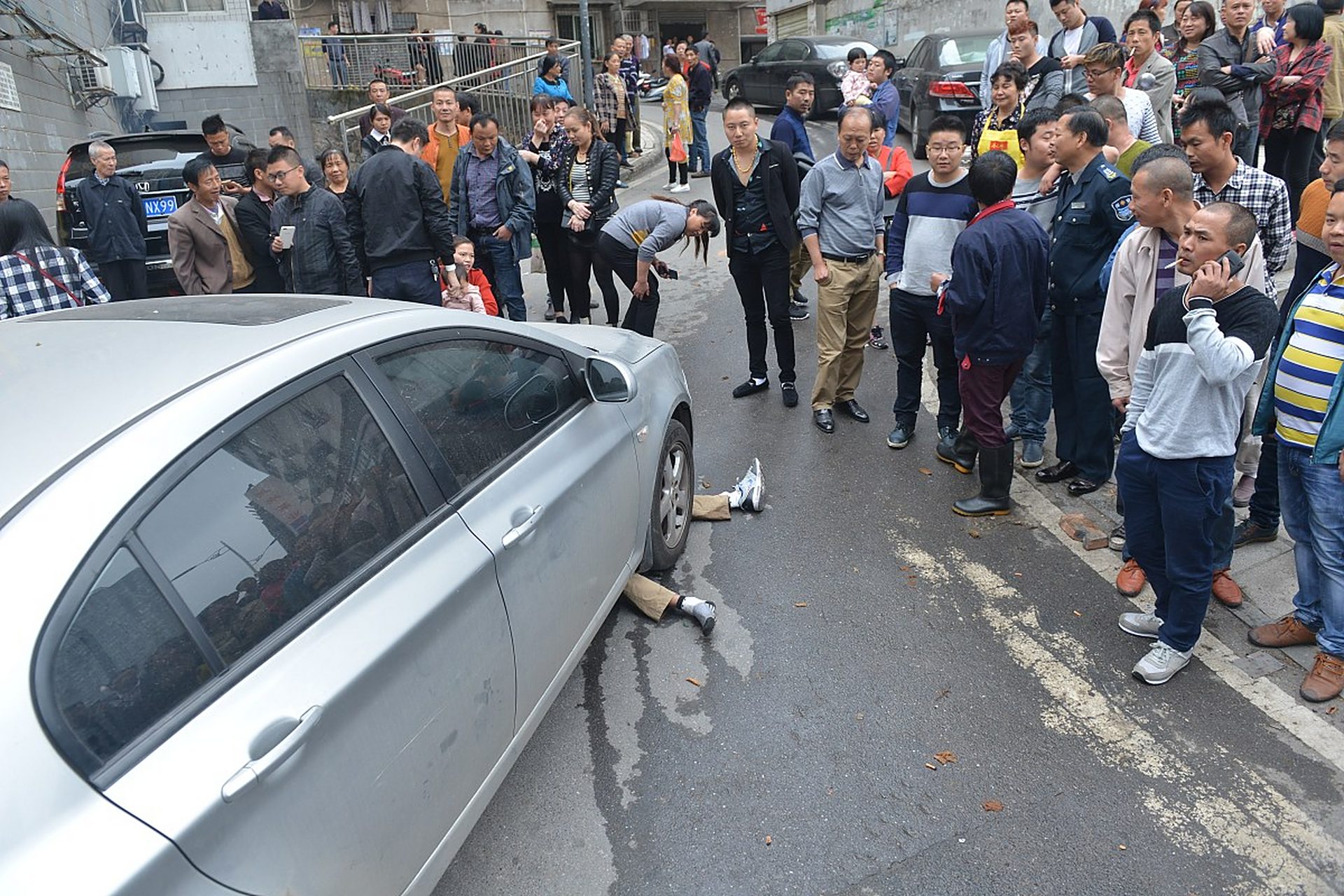 支持!广州男子驾宝马车冲撞行人致五人死亡案一审宣判:死刑