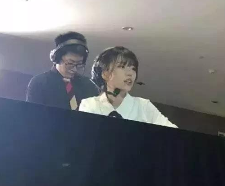 管泽元与周淑怡错位照被抓拍,让人感觉有故事,余霜看了会咋想?