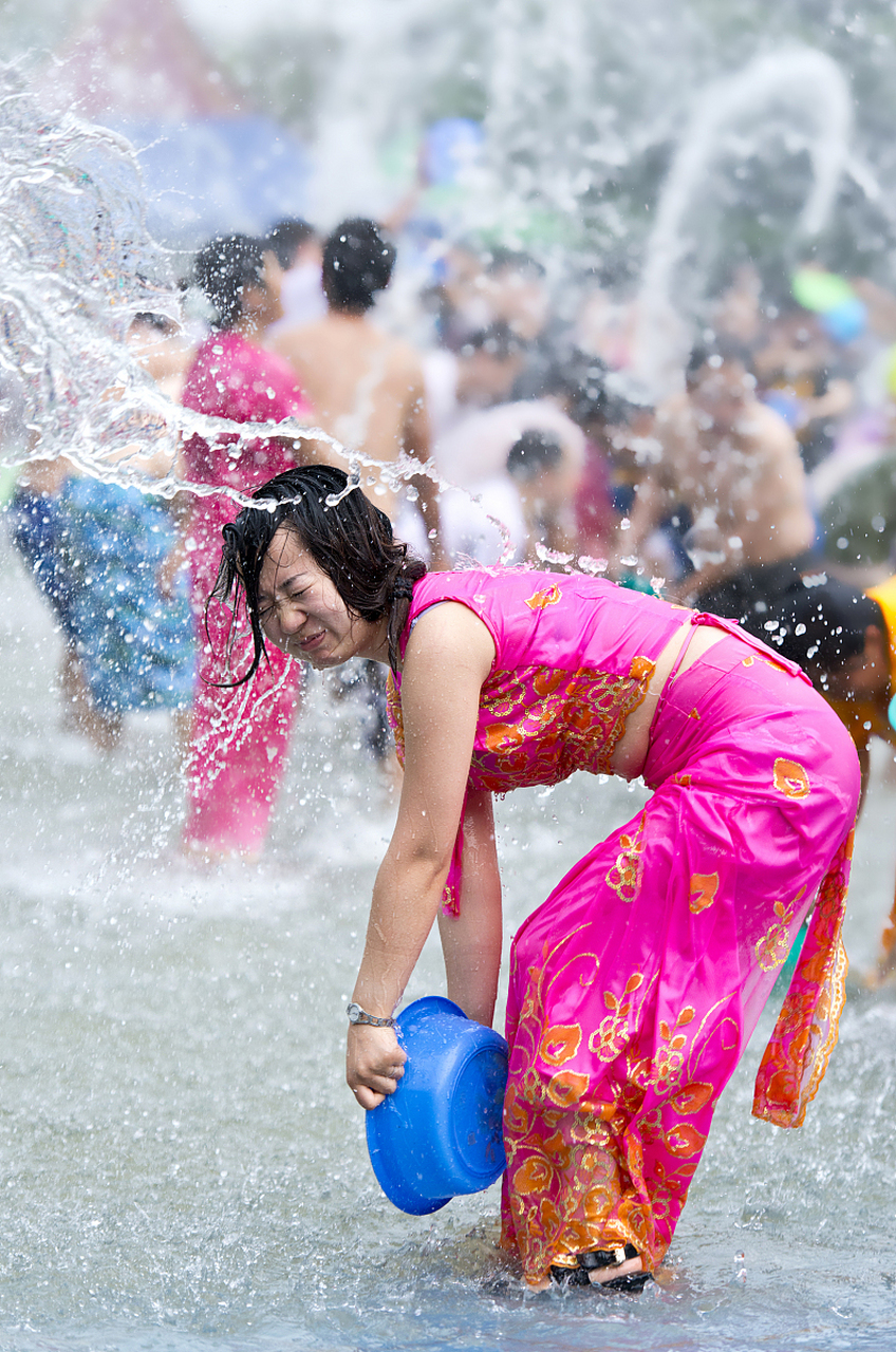 傣族泼水节是傣族民族最盛大,最具特色的节日,也是傣族文化的重要