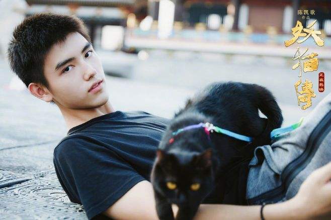 陈飞宇,刘昊然又撞造型了,这一次犀利邋遢到认不出.