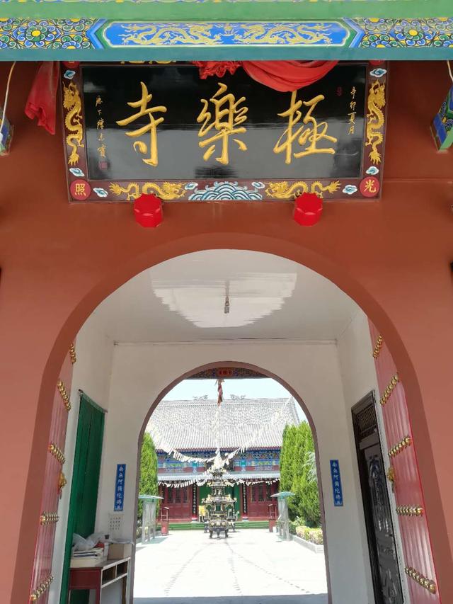 拜佛还要脱鞋子,西安浐河边的这座古刹好特别!