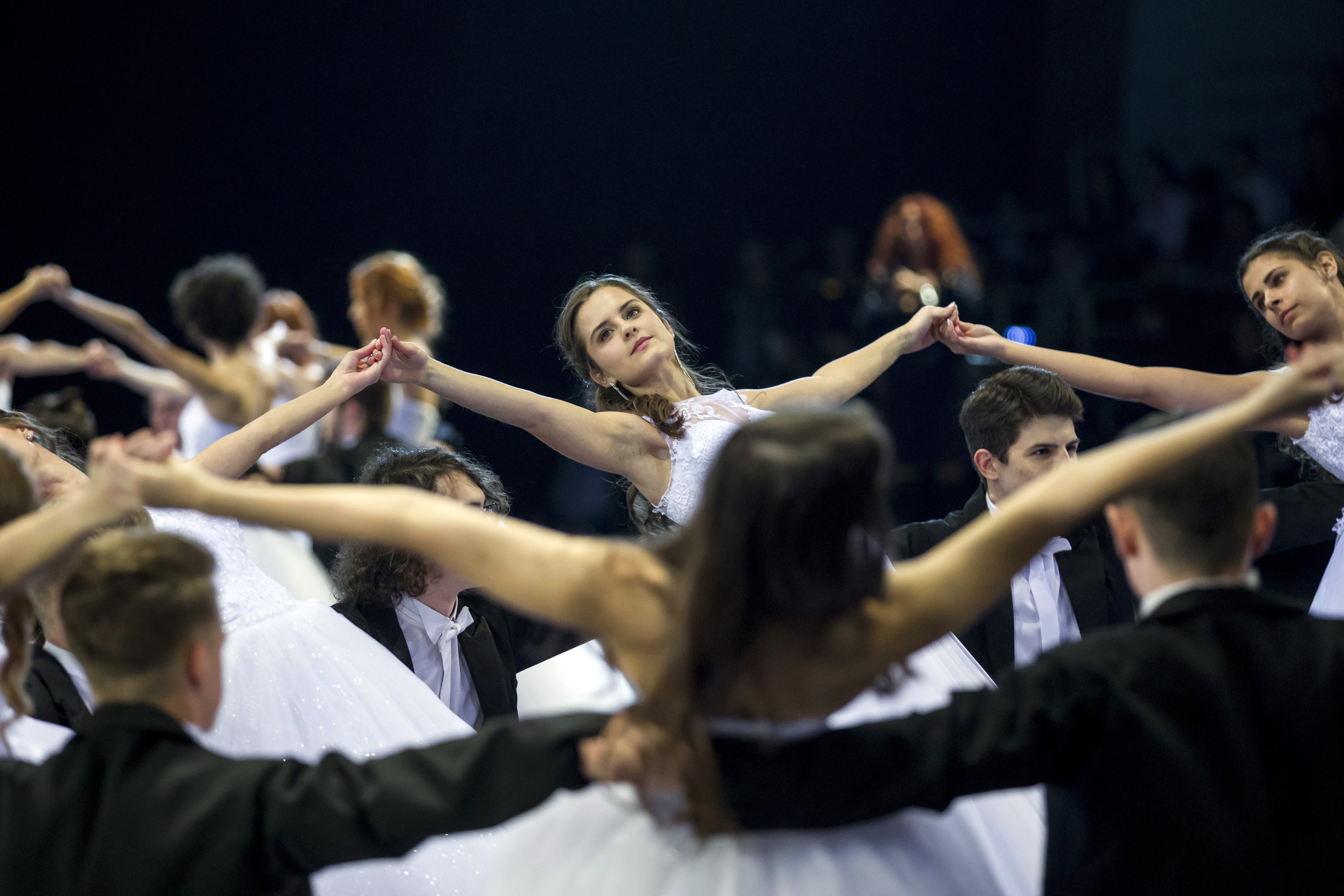 匈牙利高中生毕业舞会