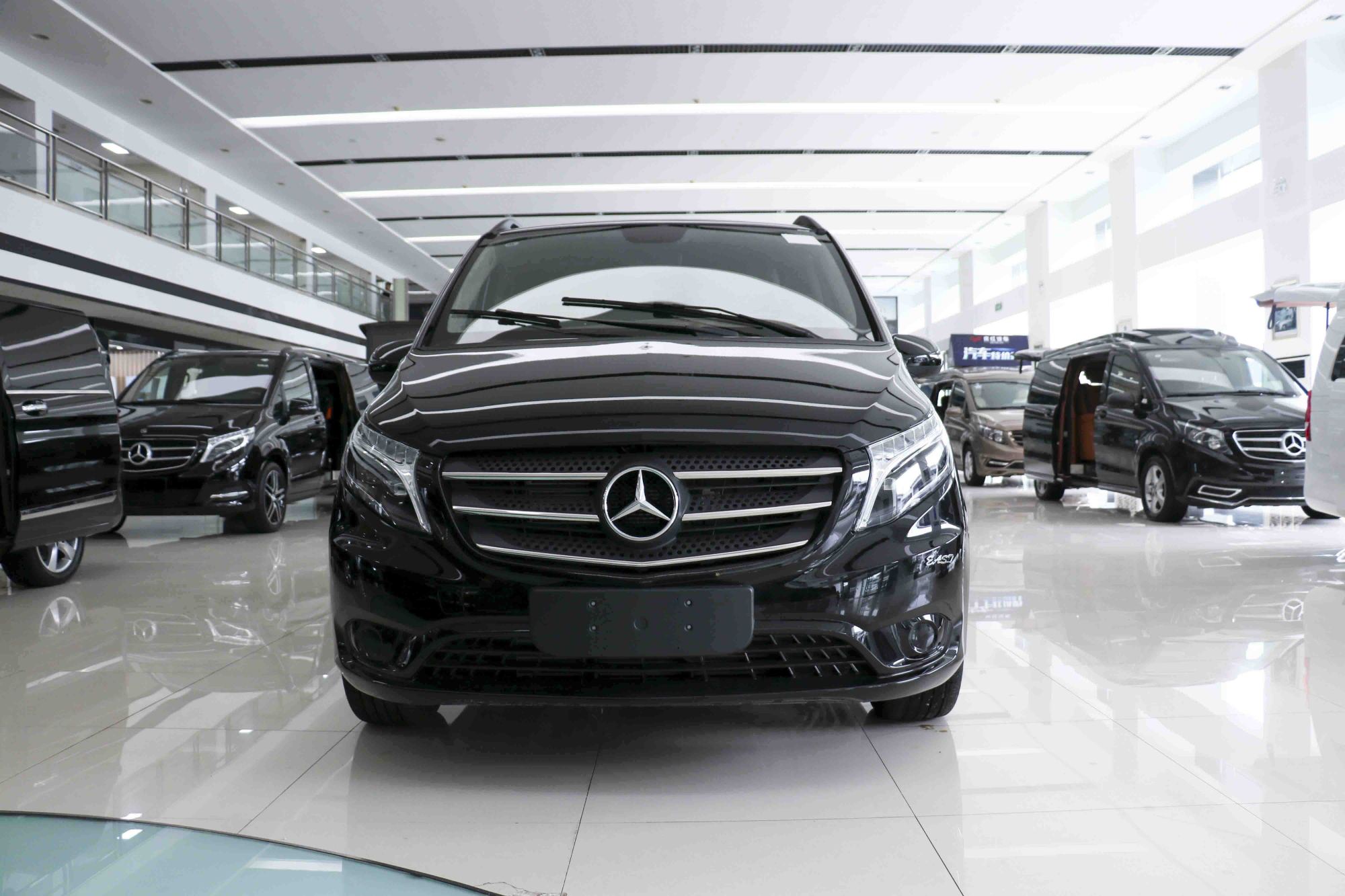 (每日看车)迈巴赫定制高端商务车奔驰维特斯实车拍摄