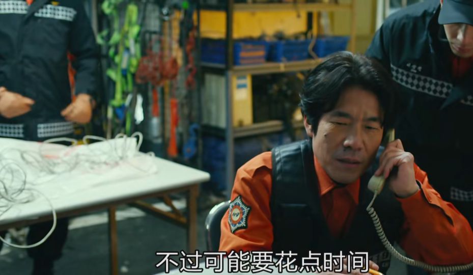 豆瓣评分7.8,《隧道》将荒诞,讽刺,人性描绘到极致