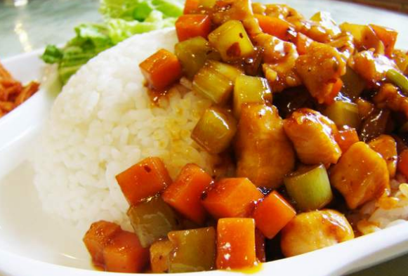宫保鸡丁盖饭,美味可口的盖浇饭赶快去尝尝吧