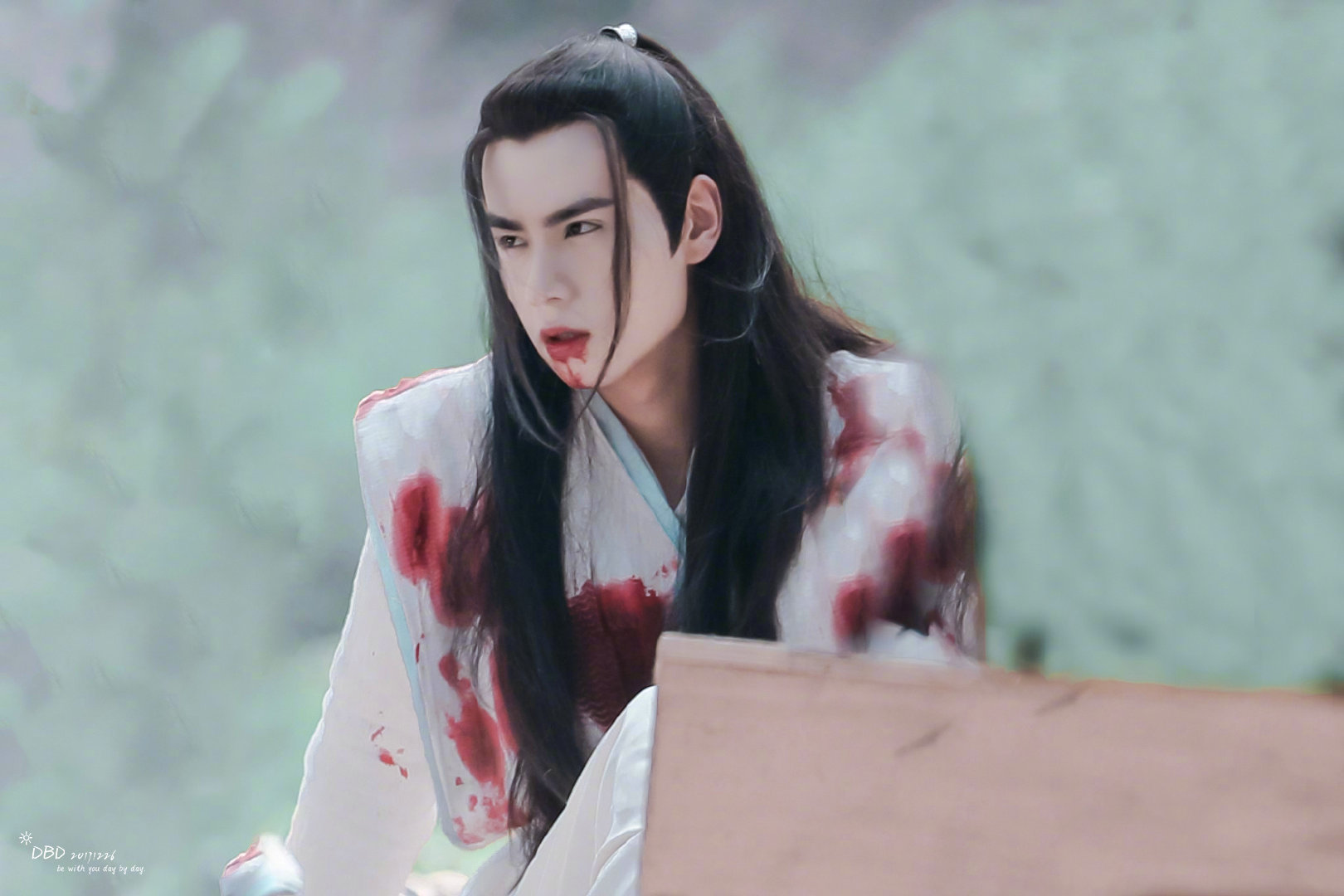 胡一天新剧《绝代双骄》,第一集就被虐吐血,古装造型颠覆形象