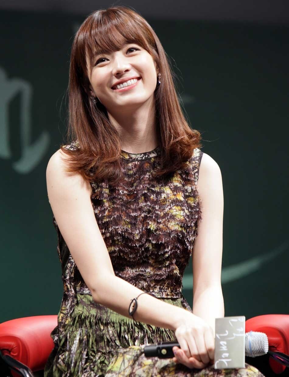 韩孝周:明艳端庄,女神范十足!