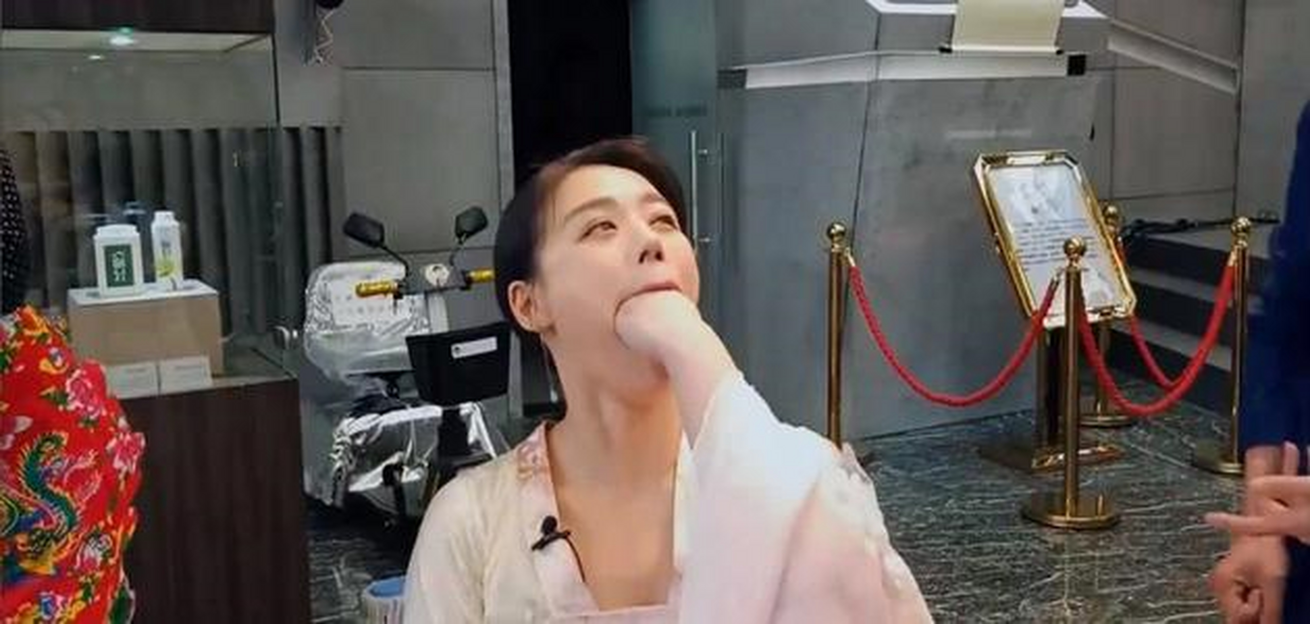 马思纯曾在大本营上表演过吃拳头,但是是嘴大还是手小呢?