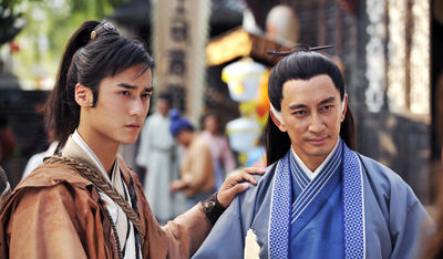 曾是tvb当红男神,二婚43岁娶22岁娇妻,却被3年败光上亿家产