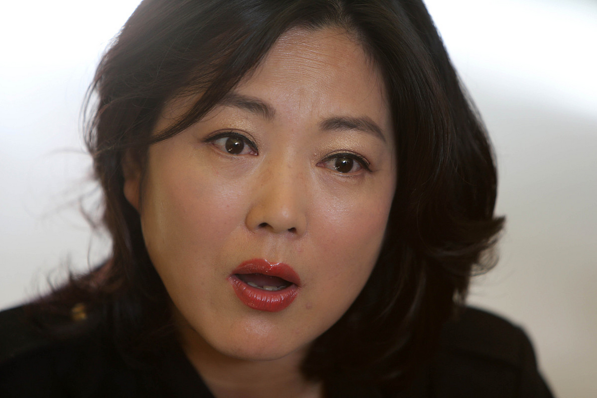 王茜华,一个在演艺圈中才华横溢的女演员,曾因