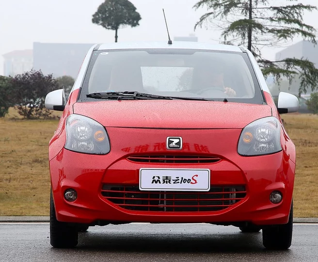 造型非常新颖的众泰汽车-云100,动力性十足,拥有独特的审美观