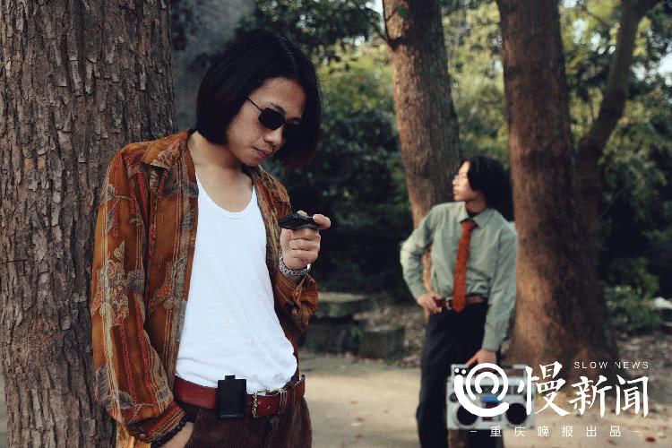 重庆崽儿致敬beyond走红网络,复古穿着重返30年前