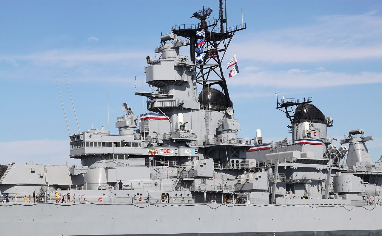 是历史上主机功率最大,航速最高的战列舰.