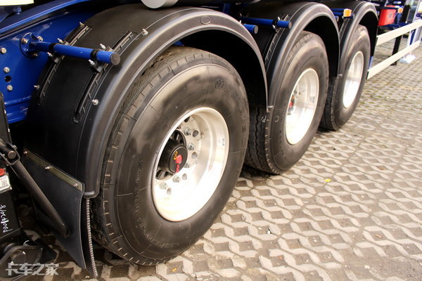 赛夫车桥 空气悬架 铝合金罐体,中集瑞江粉罐挂车源自欧洲技术