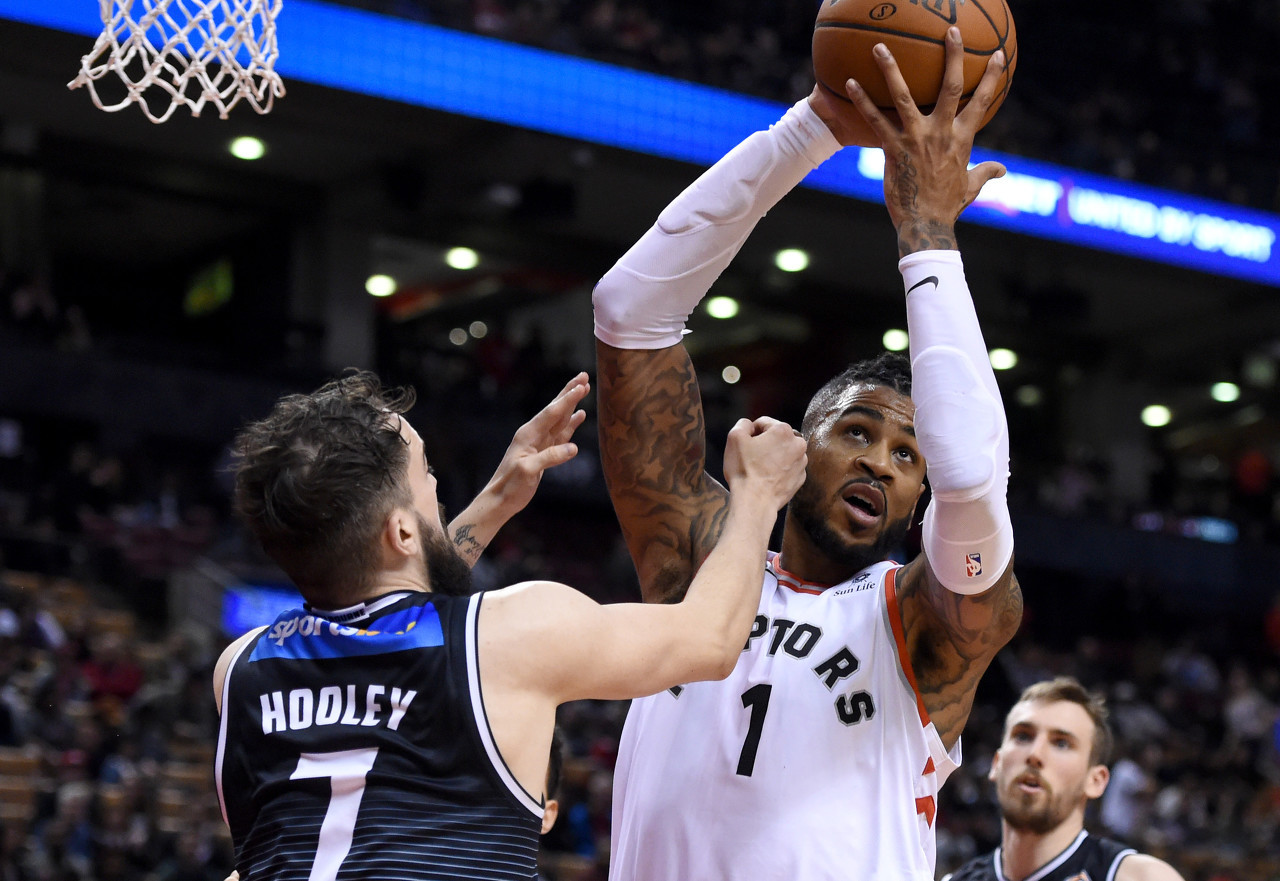 随队记者:猛龙签下中锋埃里克-莫兰德