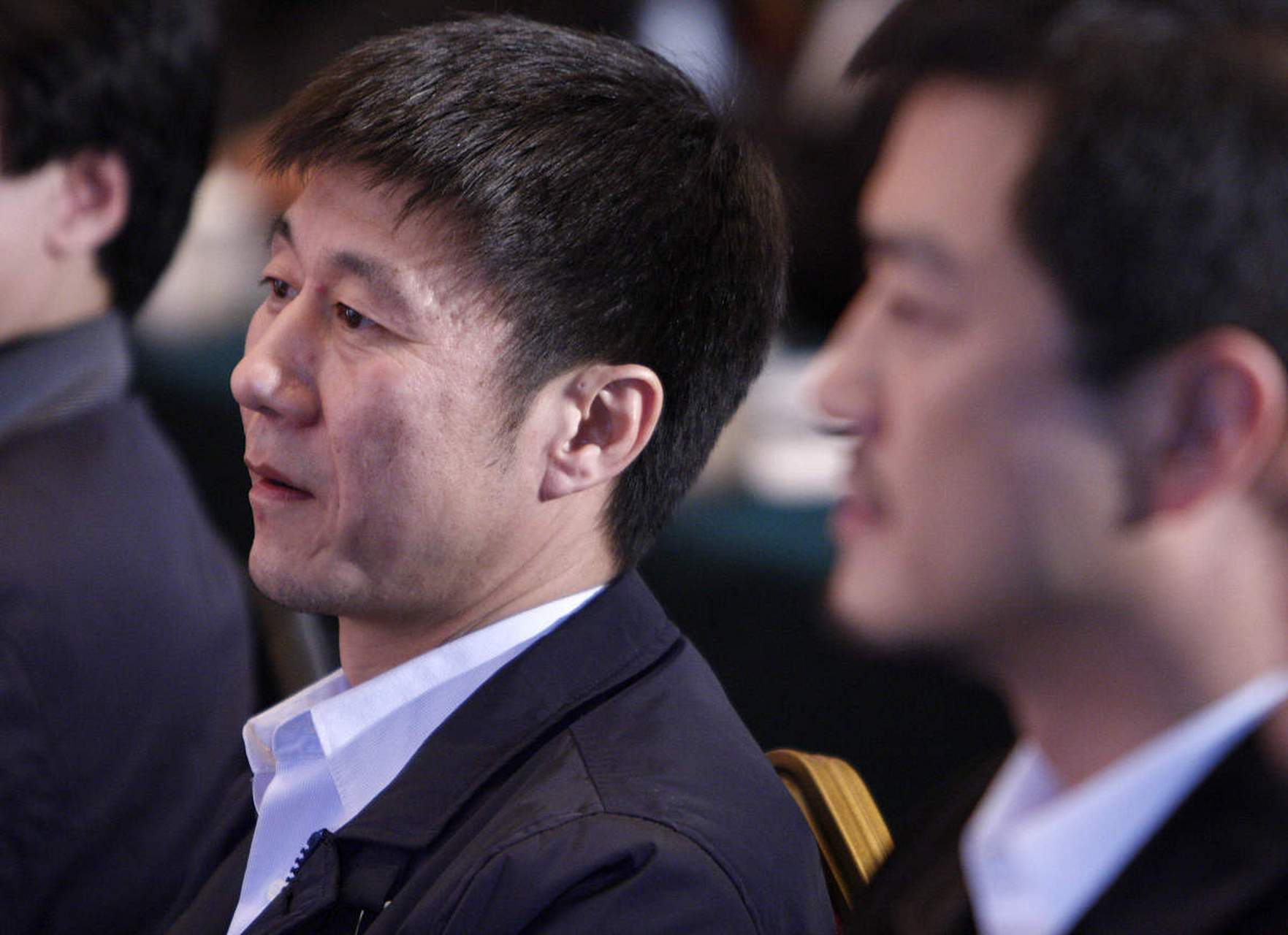 李亚鹏哥哥李亚炜陷身老赖风波:兄弟情深,命运迥异  近日,李亚鹏的