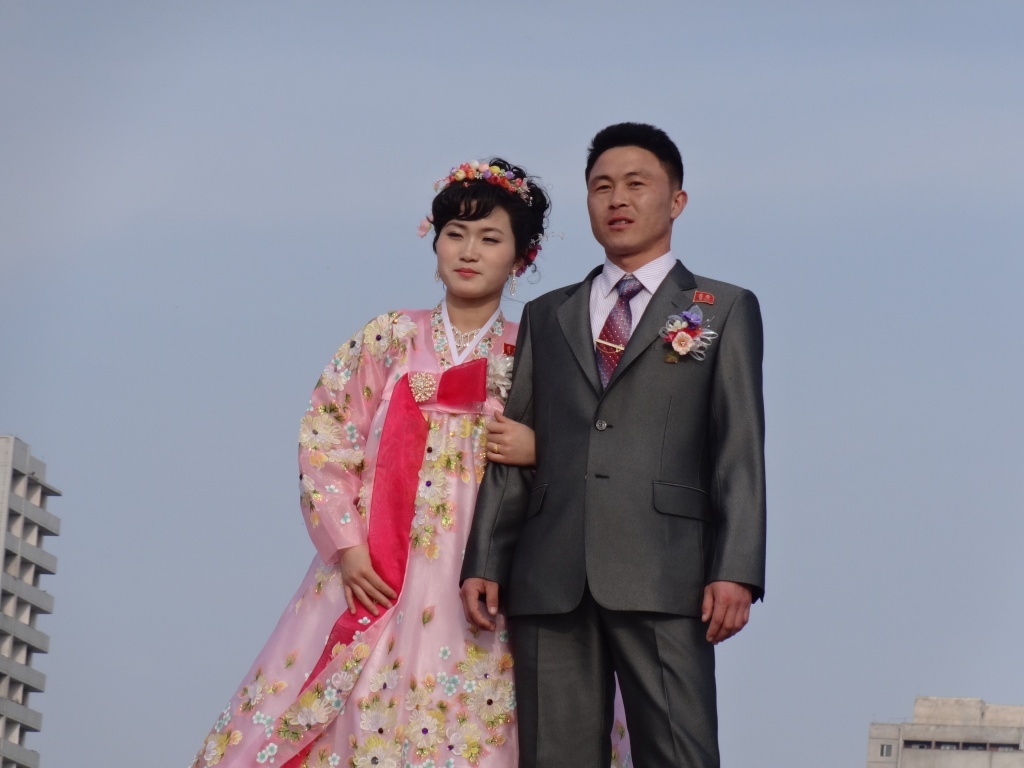 朝鲜美女愁嫁,新人女的漂亮,男的年纪大