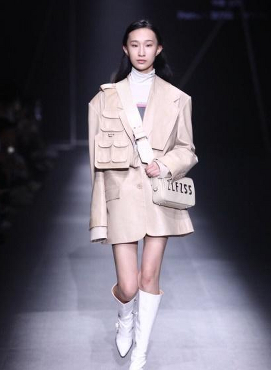 与林永健长相酷似的超模小姐姐贾晨宇,因为长相被网友调侃为林永健