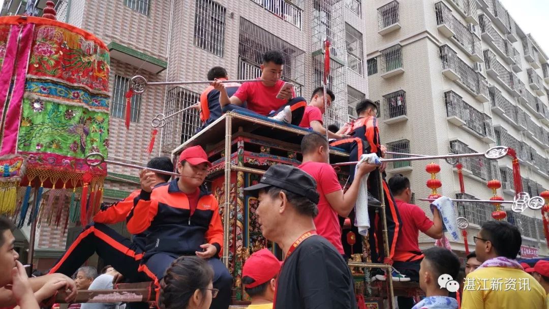 湛江赤坎百姓村年例大巡游盛典,百人穿令箭,飘色,精彩纷呈