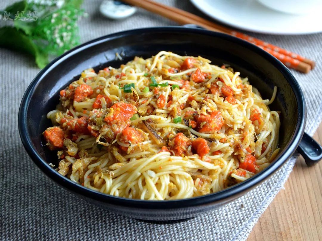 蟹粉拌面:这样吃蟹那是真的过瘾!