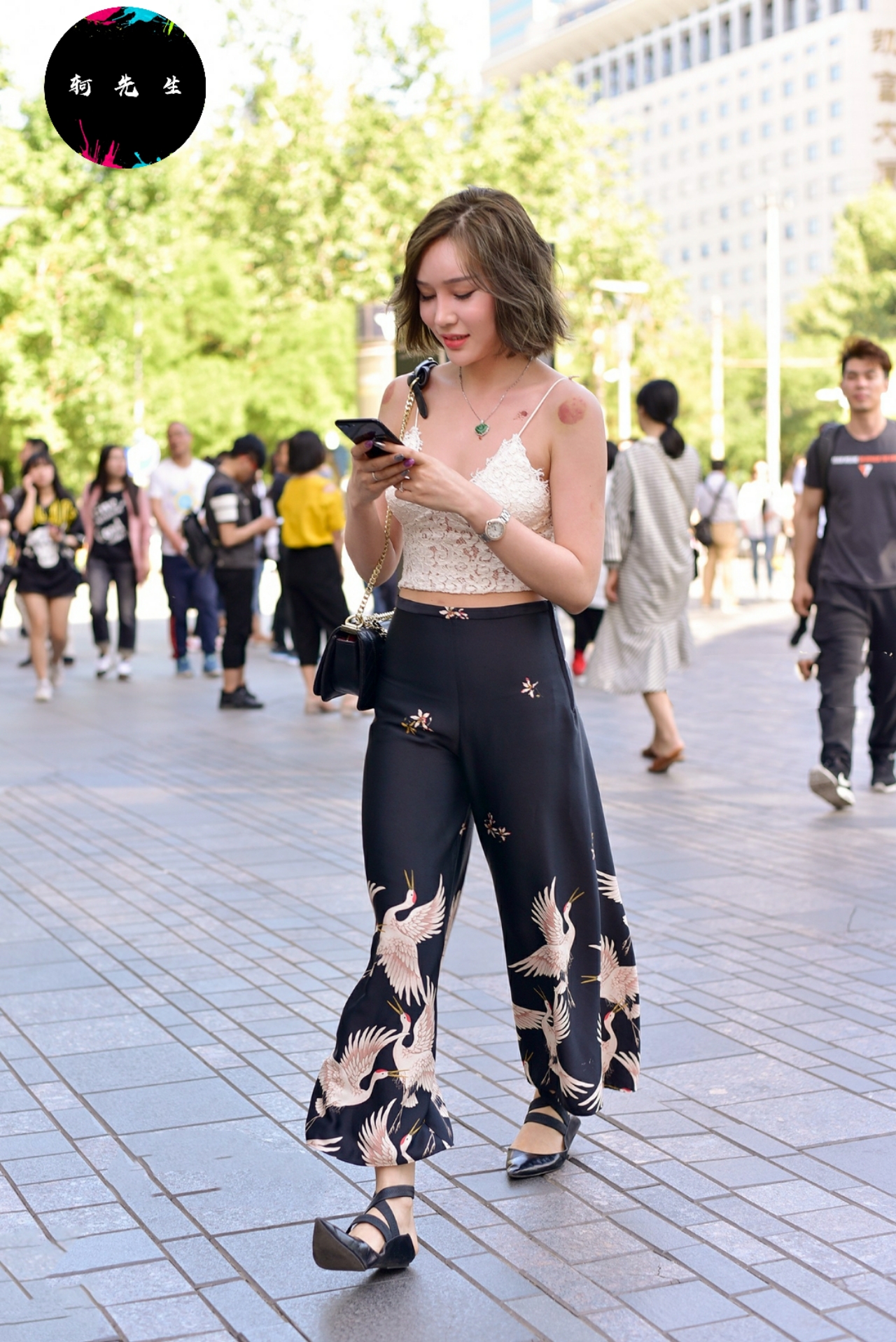 街拍"风韵犹存的少妇,是所有男人喜欢的类型"