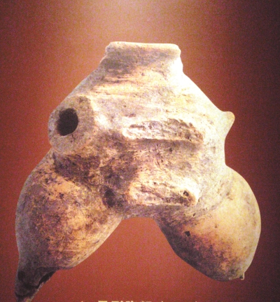 鸟形陶鬶,河姆渡遗址出土,距今7000年