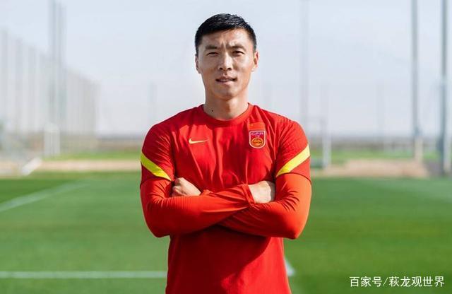 国足写真 刘殿座自带喜感杨旭发型亮了 球迷 小金子那么白 国足写真 刘殿座自带喜感杨旭发型亮了 球迷 小金子那么白