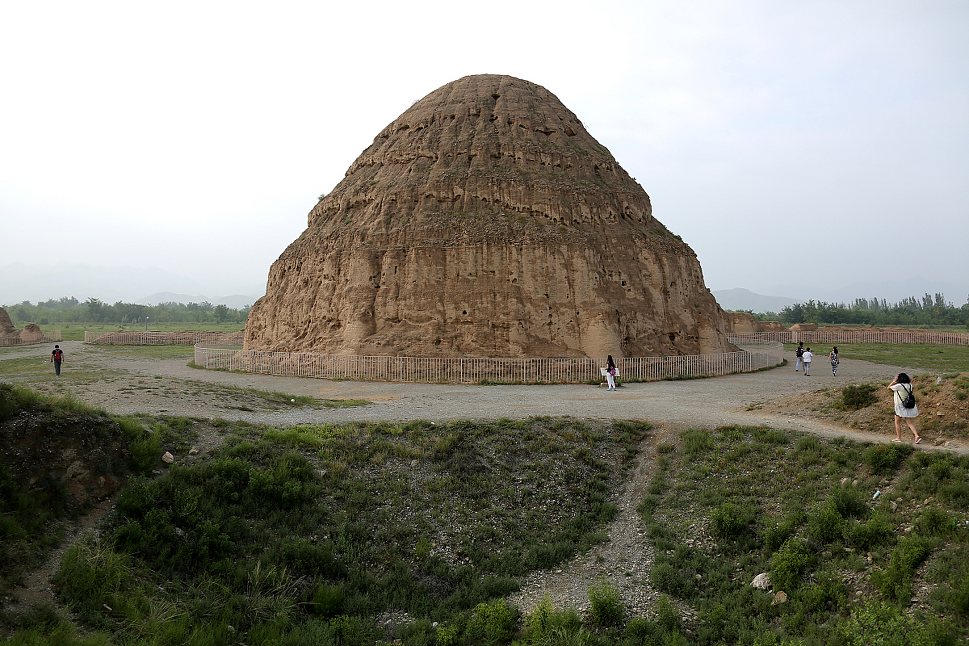 西夏陵国家考古遗址公园(也称西夏王陵)西夏王朝由党项人建立,其文字