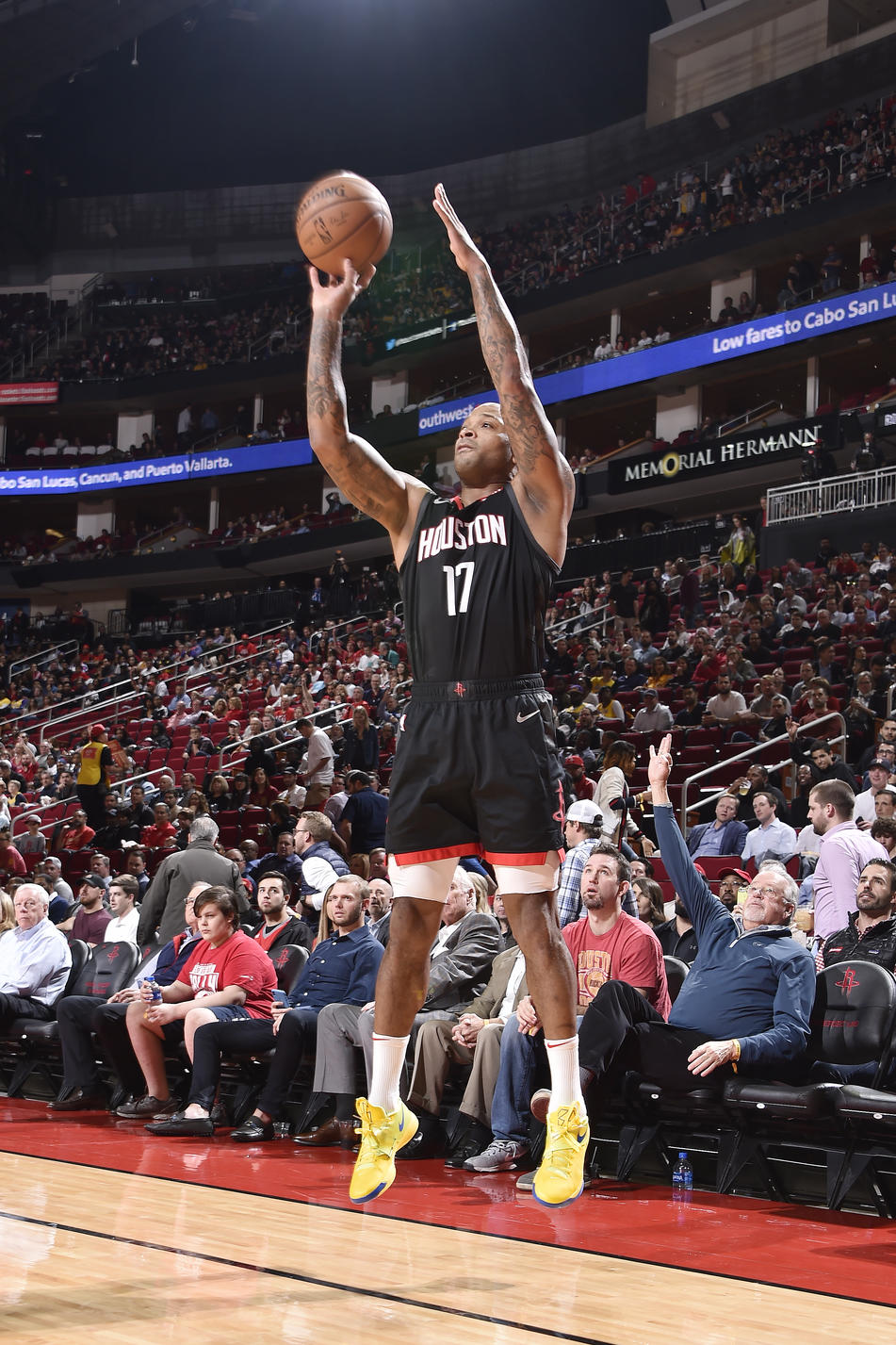 j.塔克得到6分,4篮板,1助攻 效率值 11