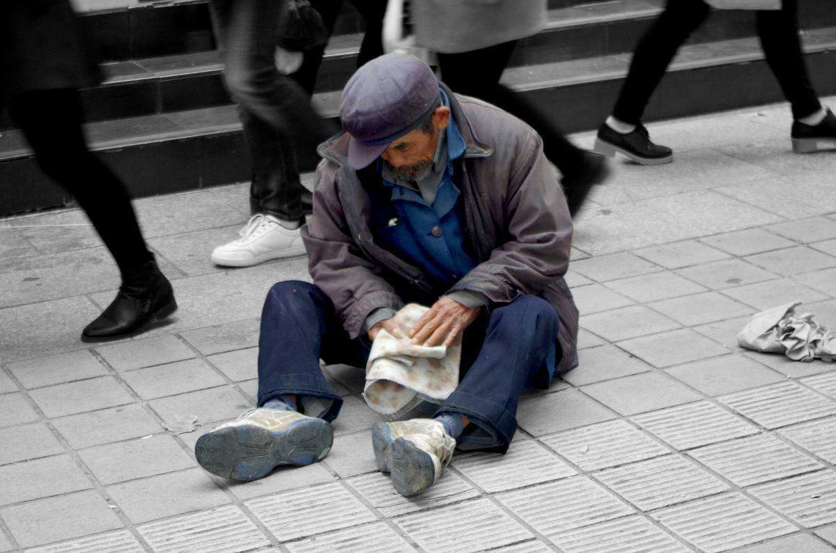 大街上的乞讨者都是些什么人,你如何看待乞讨者?
