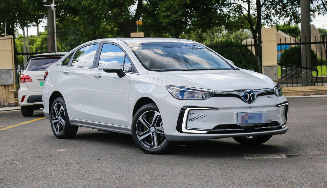 做工精细的北汽新能源eu,虽然看起来简约,但是骨子里显得不简单