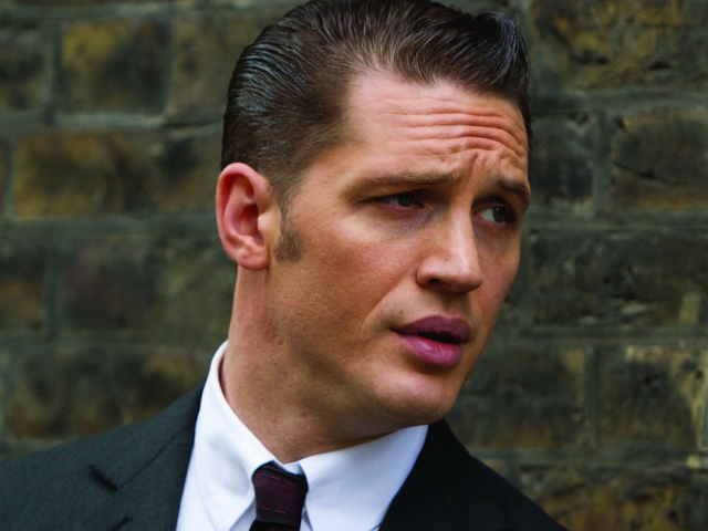 故意耍狠的声音是他,被迫吃人但内心怕得要死的艾迪·布洛克也是他