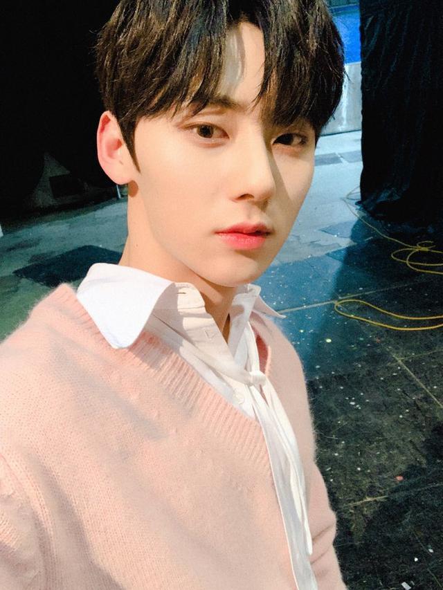 旼炫,裴珍映再次结伴看俊秀音乐剧,俊秀上传认证照!