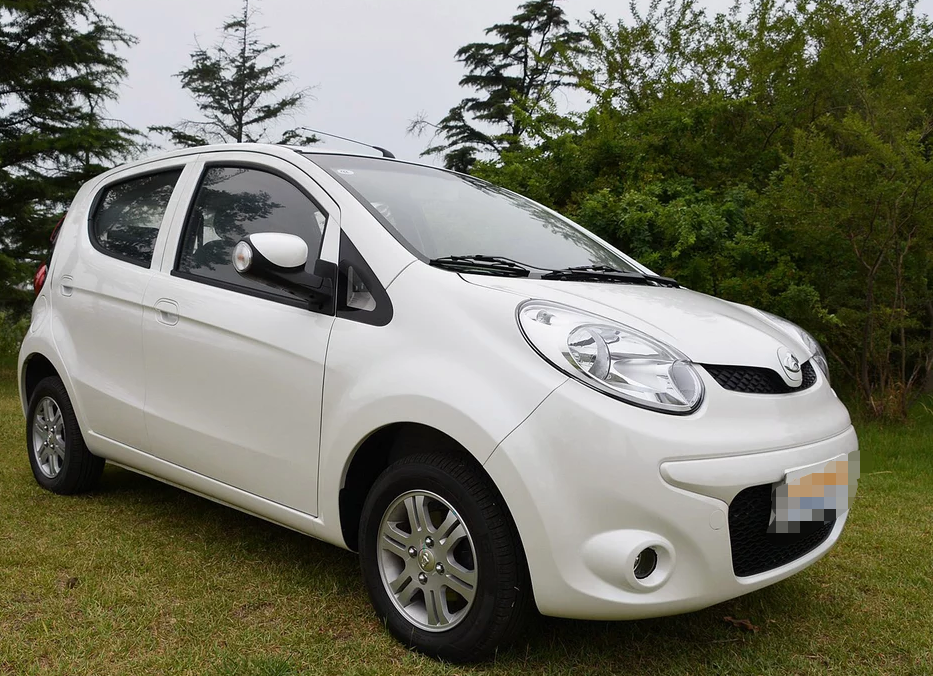 长安汽车-奔奔mini-e,外观设计很大气,给人一种豪华感!